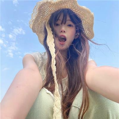 蜜蜂少女队2封面